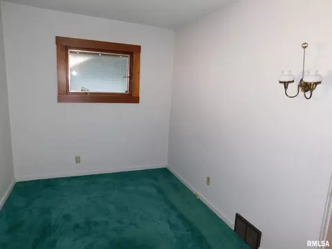 2014 2nd St, Moline, IL 61265 photo 13