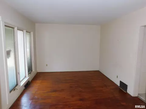 2014 2nd St, Moline, IL 61265 photo 6