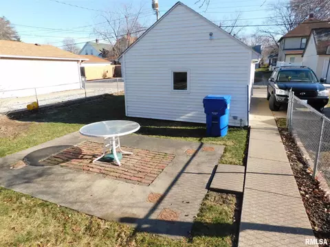 2014 2nd St, Moline, IL 61265 photo 4