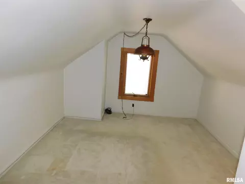2014 2nd St, Moline, IL 61265 photo 11