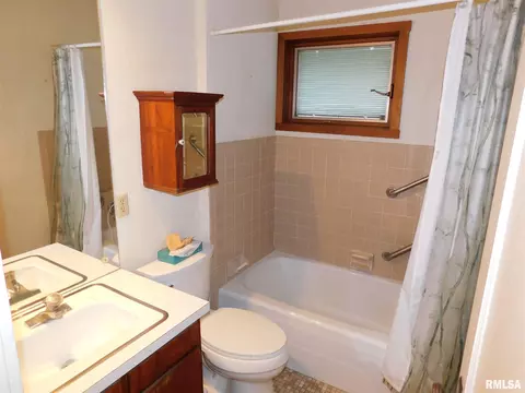 2014 2nd St, Moline, IL 61265 photo 10