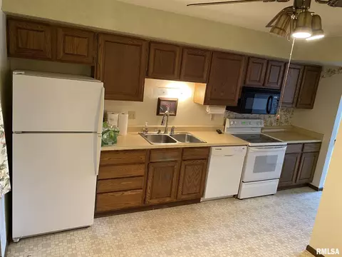 21 Cherry Hill Ct, Hampton, IL 61256 photo 4