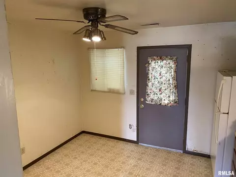 21 Cherry Hill Ct, Hampton, IL 61256 photo 3