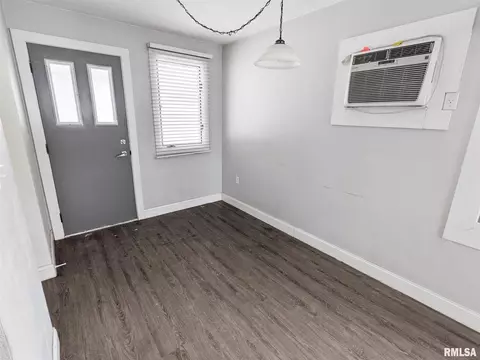 1013 38th St, Moline, IL 61265 photo 4