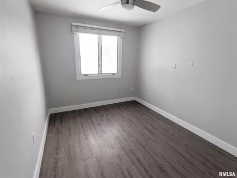 1013 38th St, Moline, IL 61265 photo 11