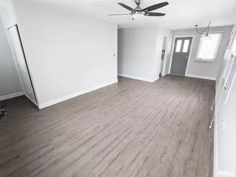 1013 38th St, Moline, IL 61265 photo 3