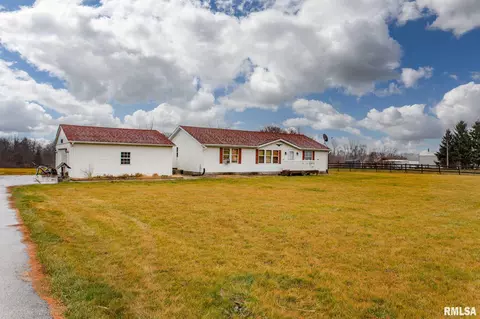 1001 230th St, Aledo, IL 61231 photo 2