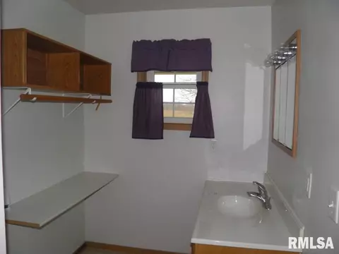 12751 Walnut St, Sterling, IL 61081 photo 8