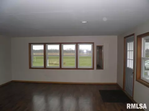 12751 Walnut St, Sterling, IL 61081 photo 4