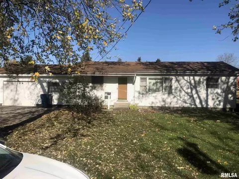 118 Clark St, Chenoa, IL 61726 photo 1