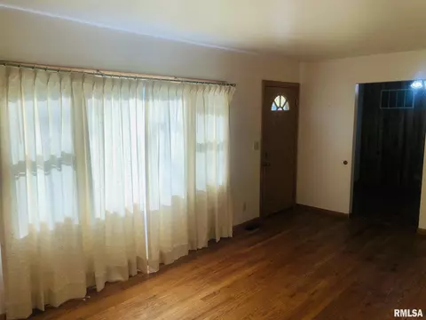 118 Clark St, Chenoa, IL 61726 photo 4