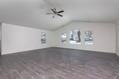 3211 39th St, Moline, IL 61265 photo 6