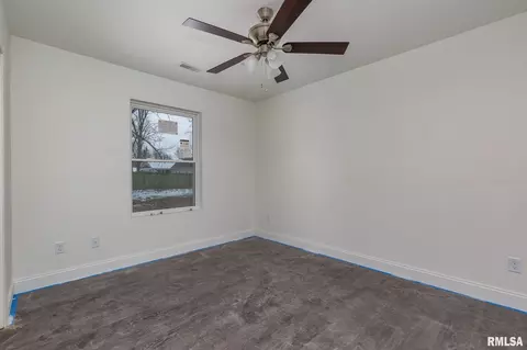 3211 39th St, Moline, IL 61265 photo 8