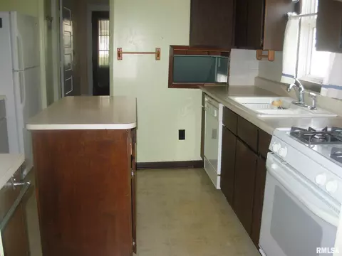 147 14th St, Silvis, IL 61282 photo 11