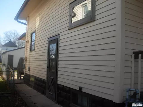 147 14th St, Silvis, IL 61282 photo 6