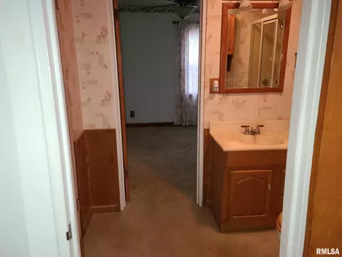 2410 47th St, Moline, IL 61265 photo 8