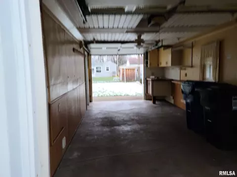 2410 47th St, Moline, IL 61265 photo 13