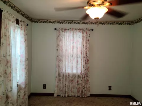 2410 47th St, Moline, IL 61265 photo 6