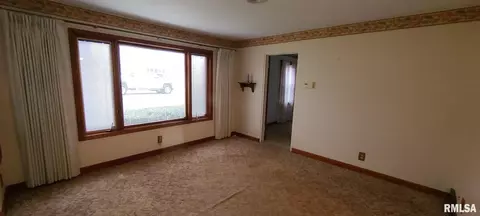 2410 47th St, Moline, IL 61265 photo 2