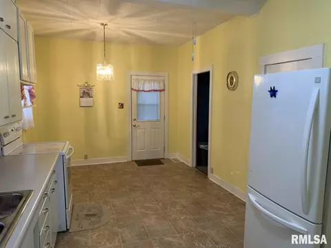 807 Beach St, Kewanee, IL 61443 photo 10