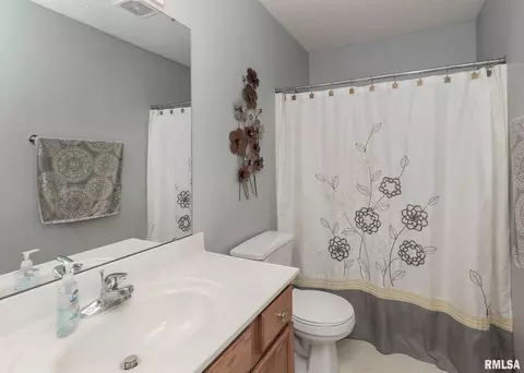112 Golfview Dr, Eldridge, IA 52748 photo 26