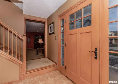 112 Golfview Dr, Eldridge, IA 52748 photo 6