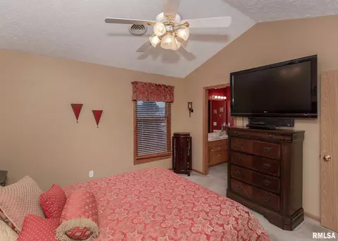 112 Golfview Dr, Eldridge, IA 52748 photo 33