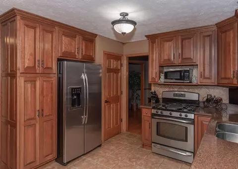 112 Golfview Dr, Eldridge, IA 52748 photo 12