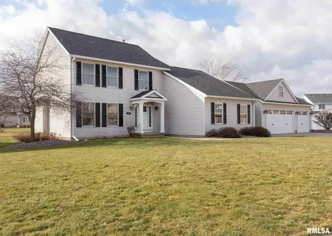 112 Golfview Dr, Eldridge, IA 52748 photo 2