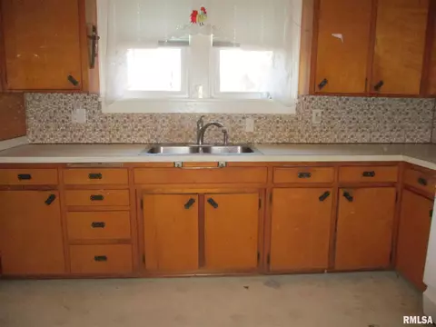 714 E 7th St, Kewanee, IL 61443 photo 6