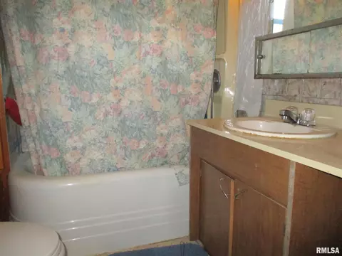 714 E 7th St, Kewanee, IL 61443 photo 4