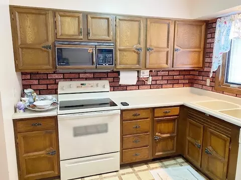 2319 3rd St, Moline, IL 61265 photo 8