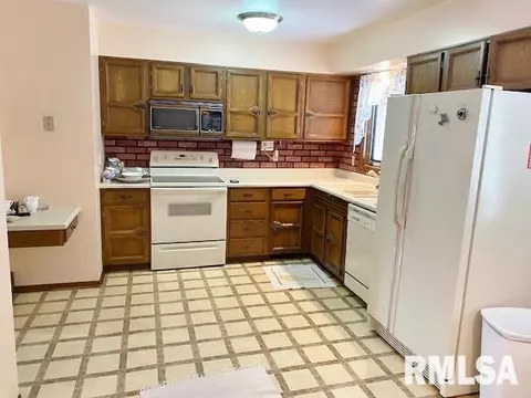 2319 3rd St, Moline, IL 61265 photo 9