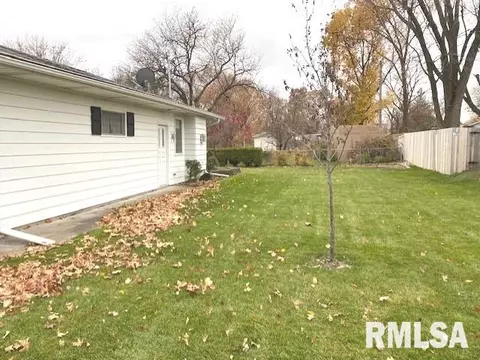 2319 3rd St, Moline, IL 61265 photo 5