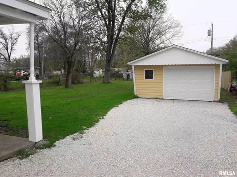1212 11th St, Silvis, IL 61282 photo 2