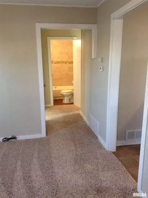 1212 11th St, Silvis, IL 61282 photo 9