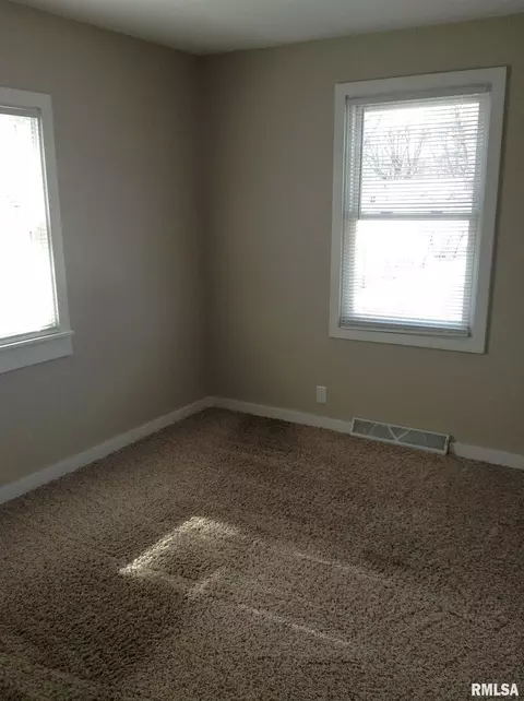 1212 11th St, Silvis, IL 61282 photo 7