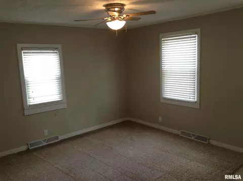 1212 11th St, Silvis, IL 61282 photo 6