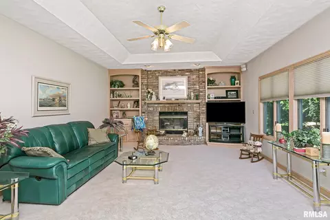3717 37th Ave, Moline, IL 61265 photo 16