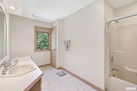 3717 37th Ave, Moline, IL 61265 photo 29