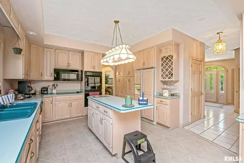3717 37th Ave, Moline, IL 61265 photo 12
