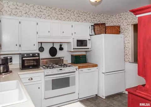1828 38th St, Moline, IL 61265 photo 9
