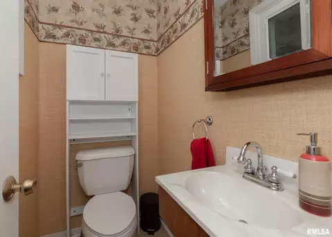 1828 38th St, Moline, IL 61265 photo 3