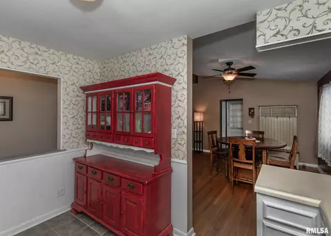 1828 38th St, Moline, IL 61265 photo 12