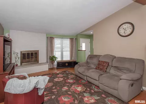 1828 38th St, Moline, IL 61265 photo 4