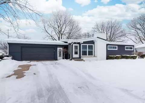 1828 38th St, Moline, IL 61265 photo 2