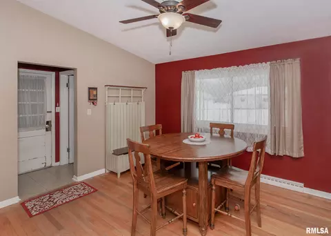 1828 38th St, Moline, IL 61265 photo 8