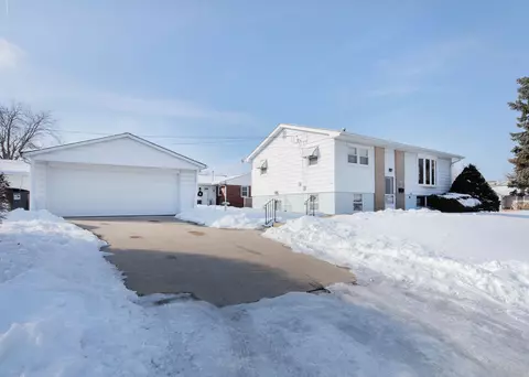 2113 46th St, Moline, IL 61265 photo 2
