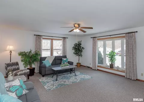 2113 46th St, Moline, IL 61265 photo 5
