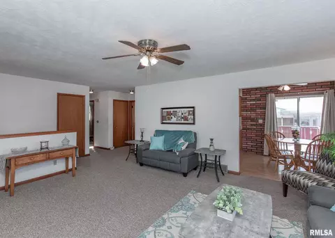 2113 46th St, Moline, IL 61265 photo 7